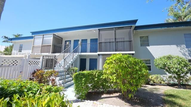 Vendido Recientemente: $79,000 (2 camas, 2 baños, 850 Pies cuadrados)