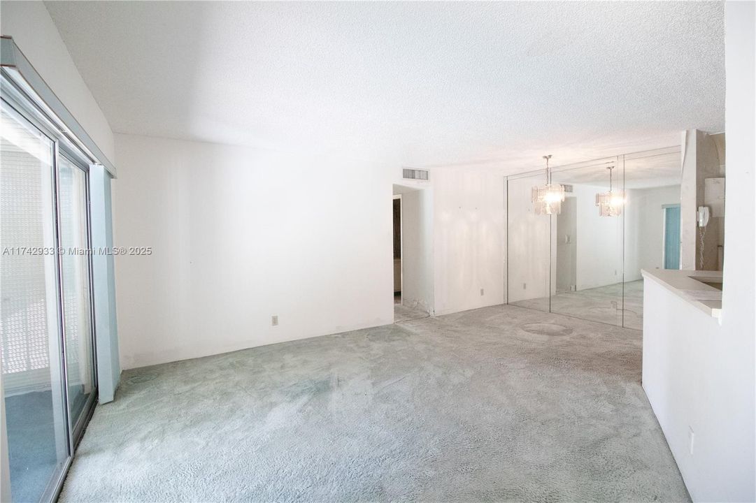 Vendido Recientemente: $79,000 (2 camas, 2 baños, 850 Pies cuadrados)