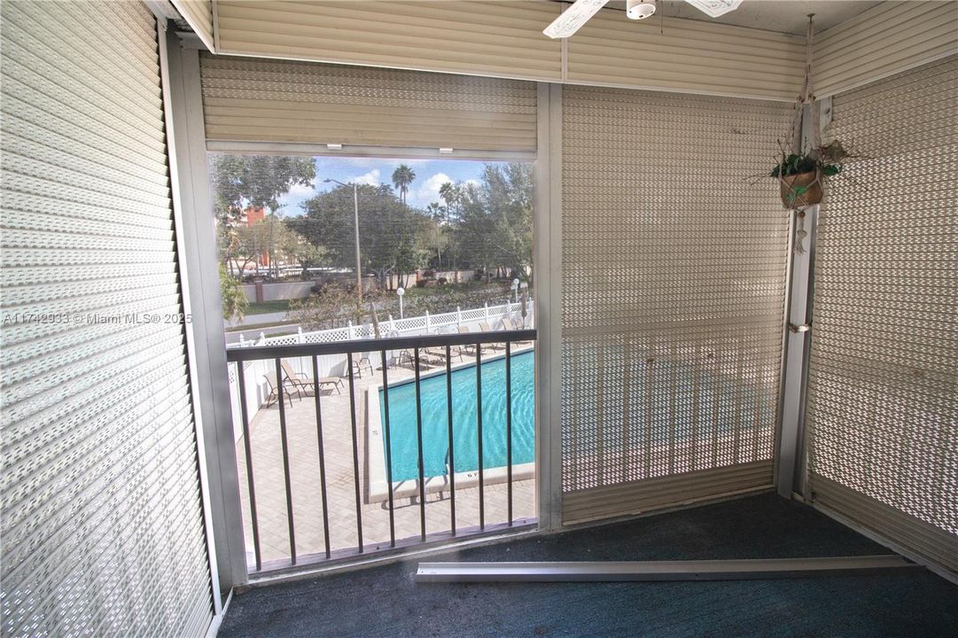 Vendido Recientemente: $79,000 (2 camas, 2 baños, 850 Pies cuadrados)