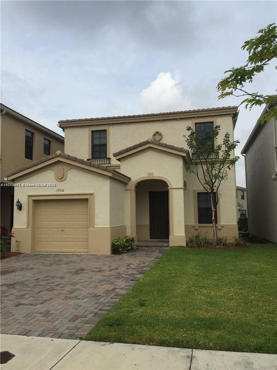 Recently Rented: $3,450 (3 beds, 2 baths, 1965 Square Feet)