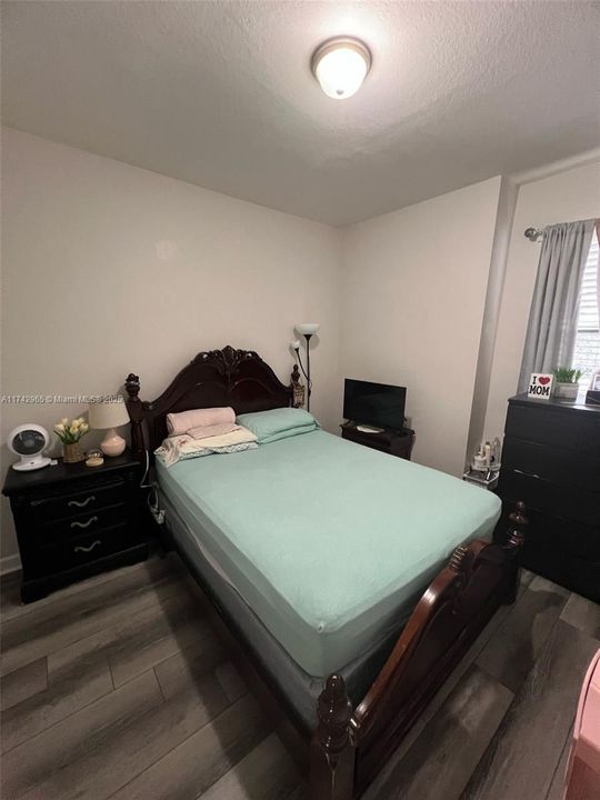 Recently Rented: $3,400 (3 beds, 2 baths, 1700 Square Feet)