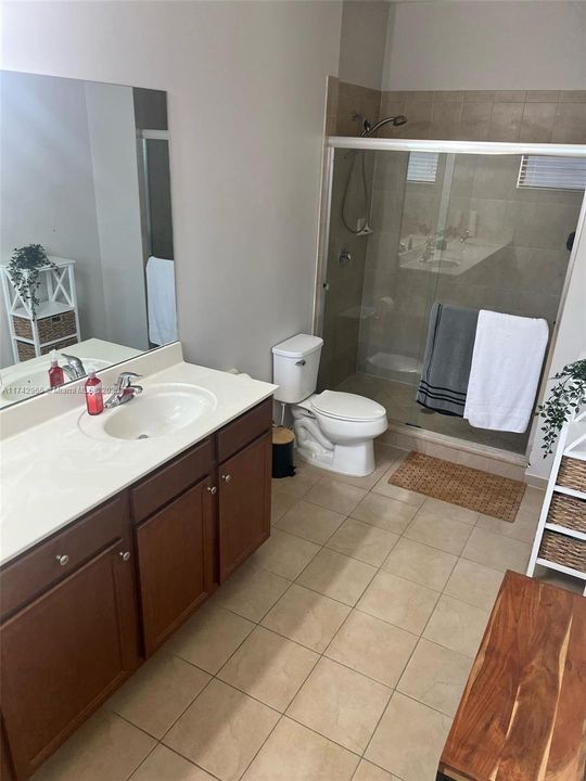 Recently Rented: $3,400 (3 beds, 2 baths, 1700 Square Feet)