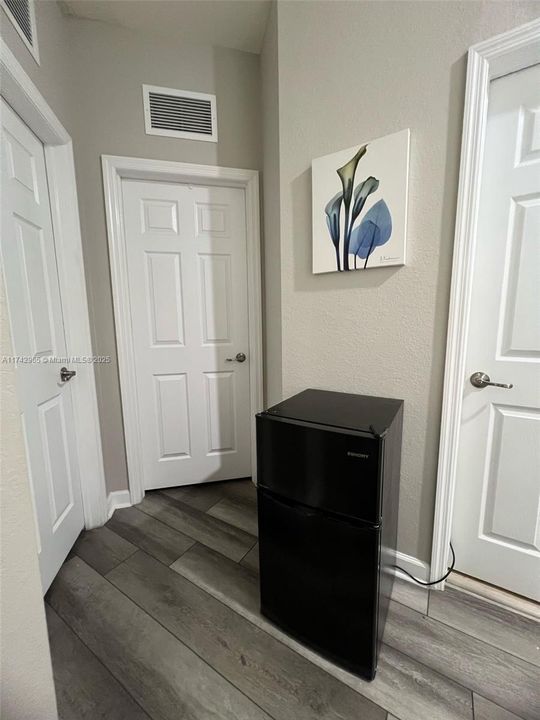 Recently Rented: $3,400 (3 beds, 2 baths, 1700 Square Feet)