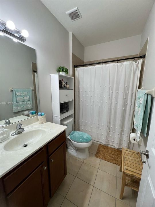 Recently Rented: $3,400 (3 beds, 2 baths, 1700 Square Feet)