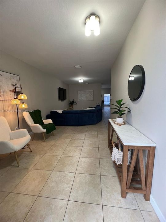 Recently Rented: $3,400 (3 beds, 2 baths, 1700 Square Feet)