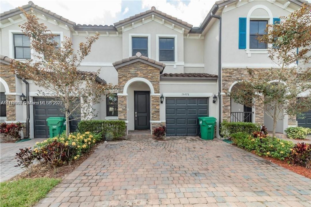 Recently Rented: $3,400 (3 beds, 2 baths, 1700 Square Feet)