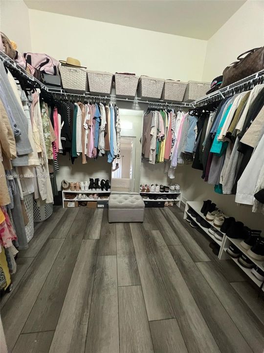 Recently Rented: $3,400 (3 beds, 2 baths, 1700 Square Feet)