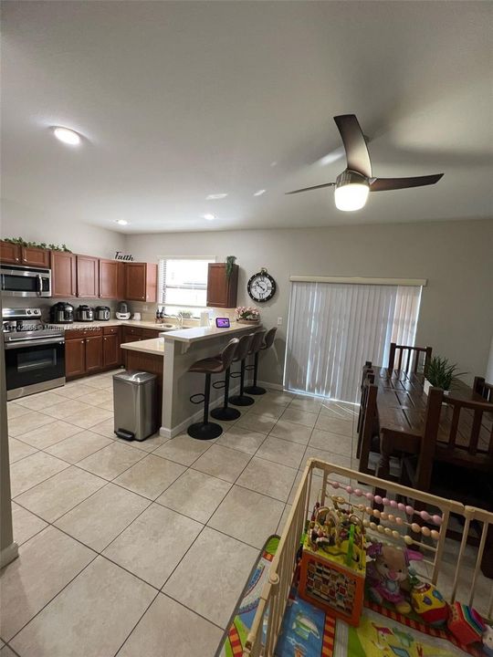 Recently Rented: $3,400 (3 beds, 2 baths, 1700 Square Feet)