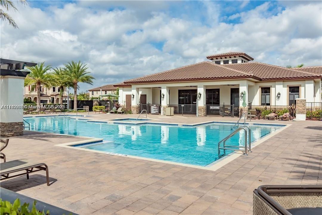 Recently Rented: $3,400 (3 beds, 2 baths, 1700 Square Feet)