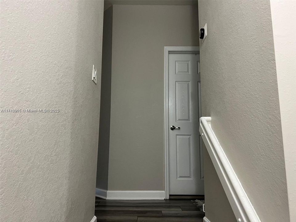 Recently Rented: $3,400 (3 beds, 2 baths, 1700 Square Feet)