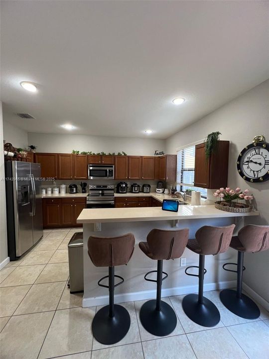 Recently Rented: $3,400 (3 beds, 2 baths, 1700 Square Feet)