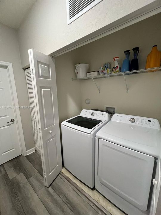 Recently Rented: $3,400 (3 beds, 2 baths, 1700 Square Feet)