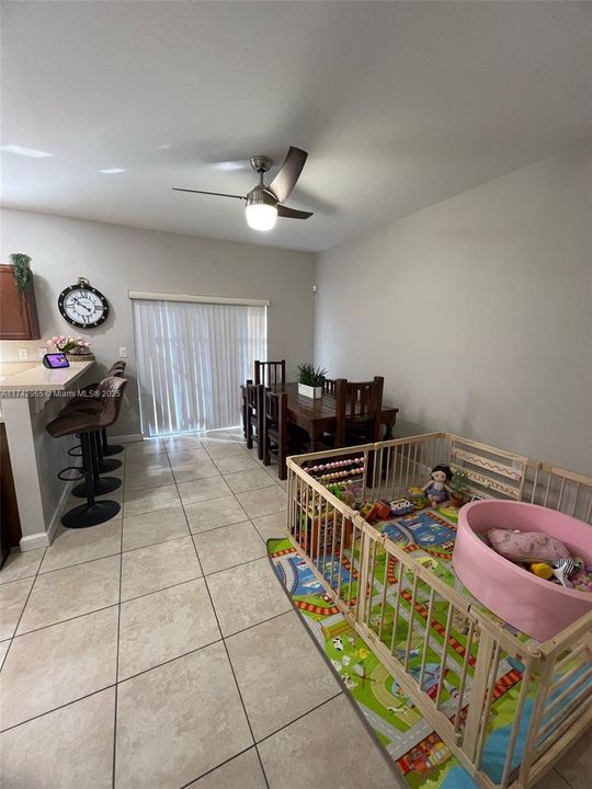 Recently Rented: $3,400 (3 beds, 2 baths, 1700 Square Feet)