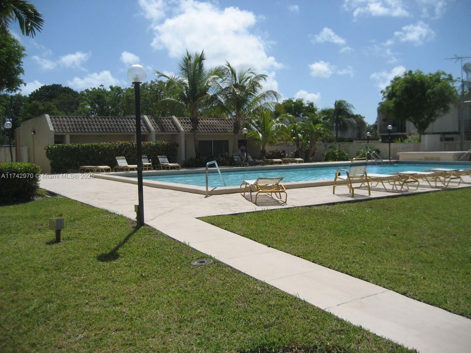 Recientemente alquilado: $3,100 (3 camas, 2 baños, 1770 Pies cuadrados)