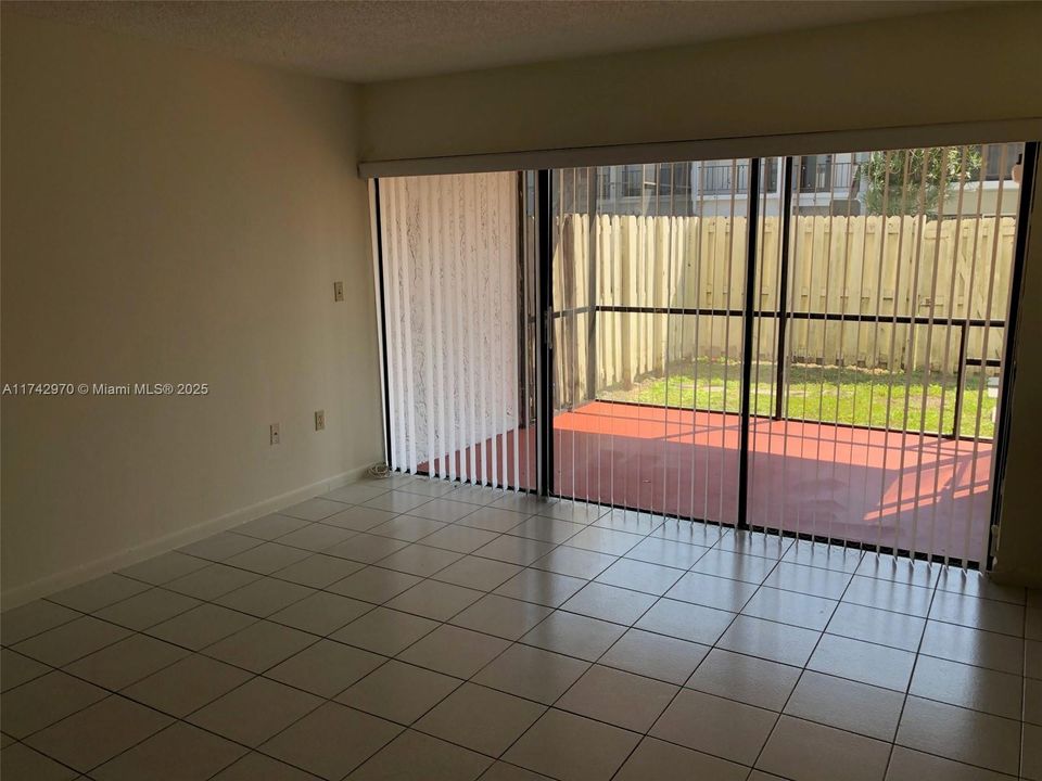 Recientemente alquilado: $3,100 (3 camas, 2 baños, 1770 Pies cuadrados)