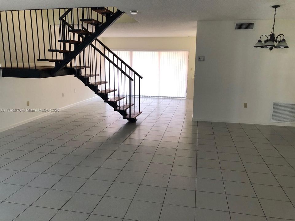 Recientemente alquilado: $3,100 (3 camas, 2 baños, 1770 Pies cuadrados)