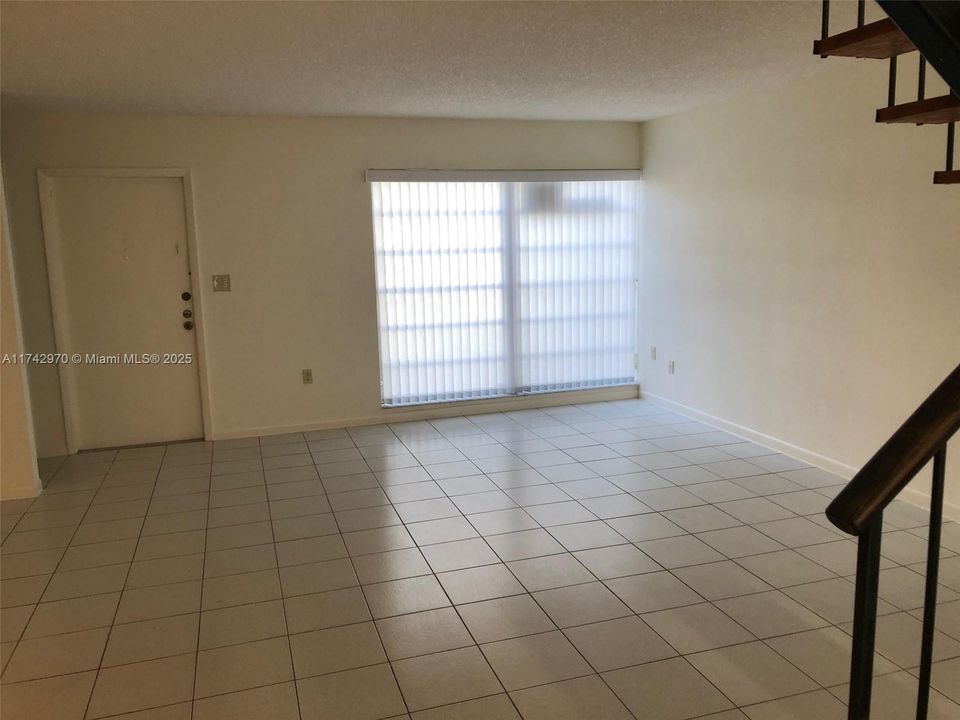 Recientemente alquilado: $3,100 (3 camas, 2 baños, 1770 Pies cuadrados)