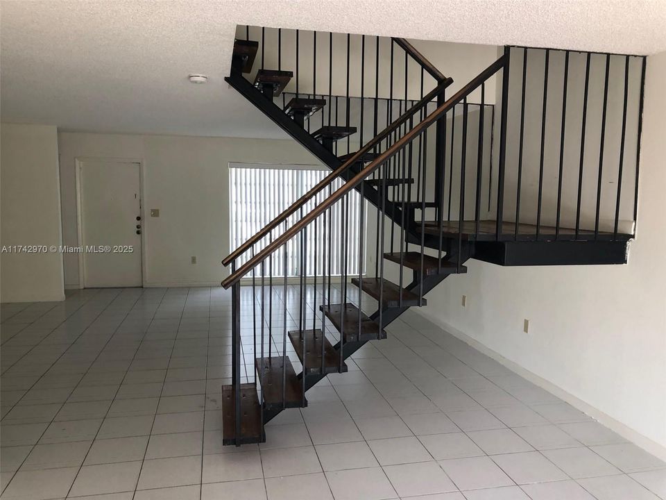 Recientemente alquilado: $3,100 (3 camas, 2 baños, 1770 Pies cuadrados)