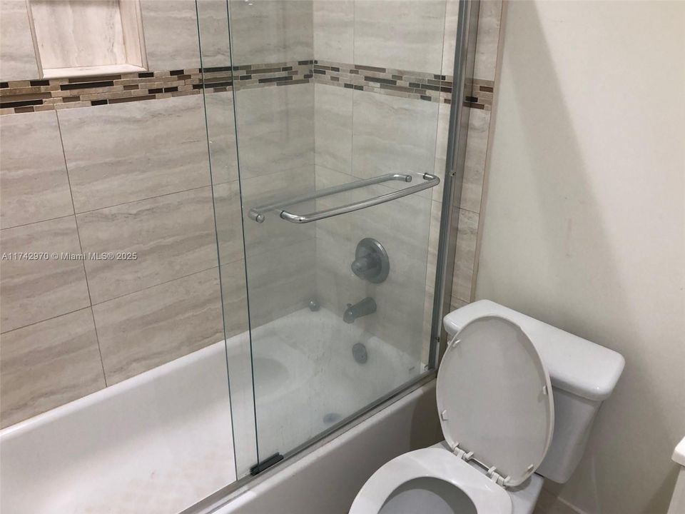 Recientemente alquilado: $3,100 (3 camas, 2 baños, 1770 Pies cuadrados)