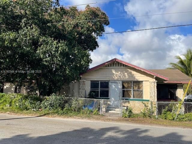 最近售出: $399,900 (3 贝兹, 2 浴室, 1646 平方英尺)