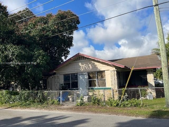 最近售出: $399,900 (3 贝兹, 2 浴室, 1646 平方英尺)