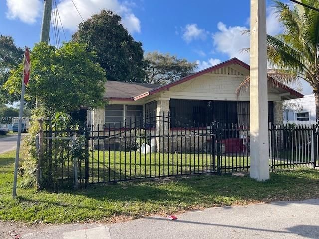 最近售出: $399,900 (3 贝兹, 2 浴室, 1646 平方英尺)