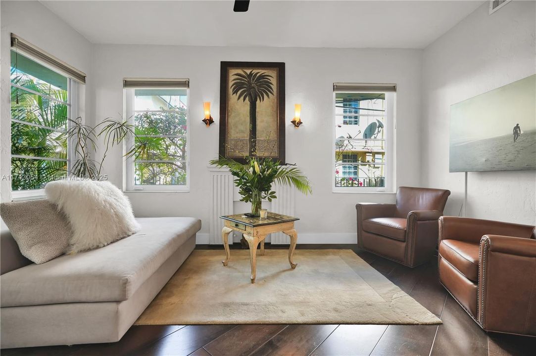 For Sale: $379,000 (1 beds, 1 baths, 600 Square Feet)