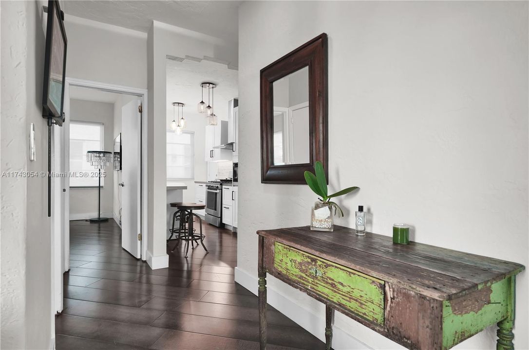 For Sale: $379,000 (1 beds, 1 baths, 600 Square Feet)