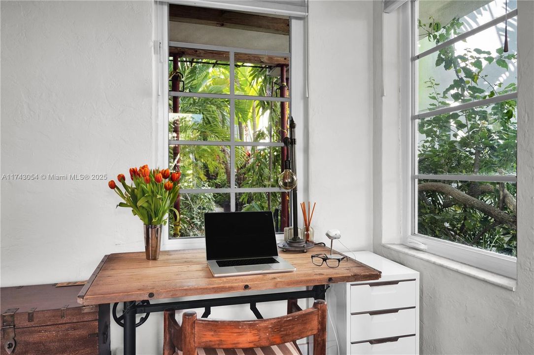 For Sale: $379,000 (1 beds, 1 baths, 600 Square Feet)