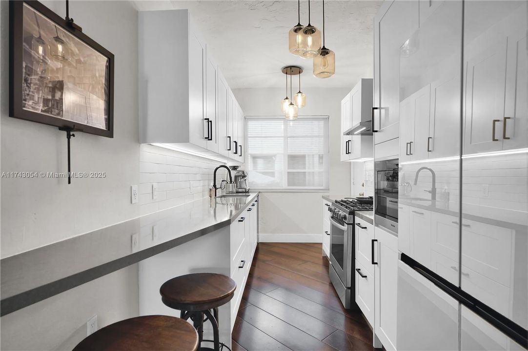 For Sale: $379,000 (1 beds, 1 baths, 600 Square Feet)