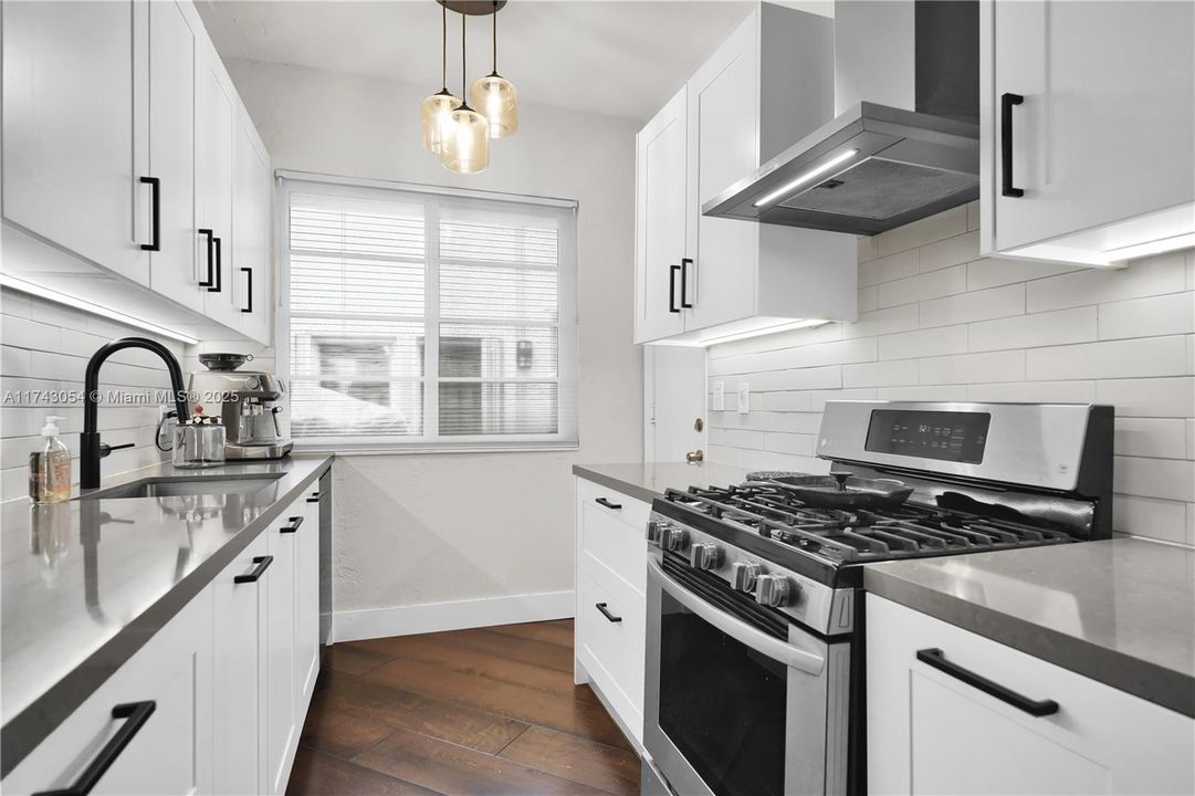 For Sale: $379,000 (1 beds, 1 baths, 600 Square Feet)