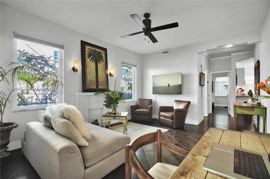 For Sale: $379,000 (1 beds, 1 baths, 600 Square Feet)