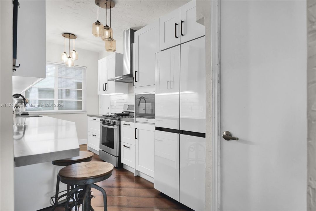 For Sale: $379,000 (1 beds, 1 baths, 600 Square Feet)