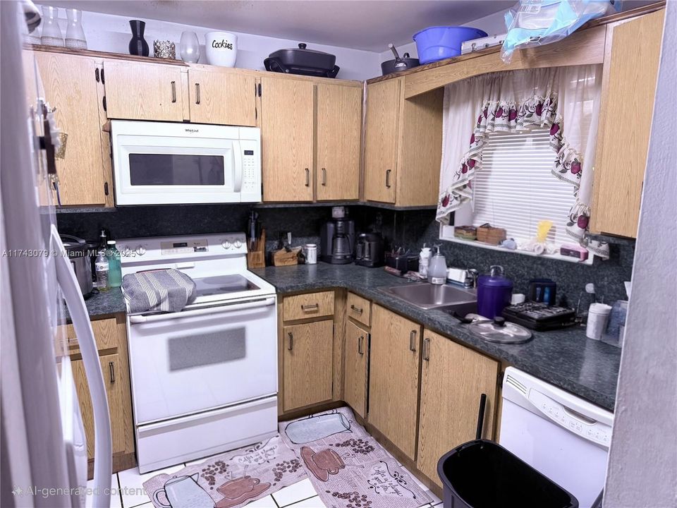 Active With Contract: $239,500 (2 beds, 2 baths, 890 Square Feet)