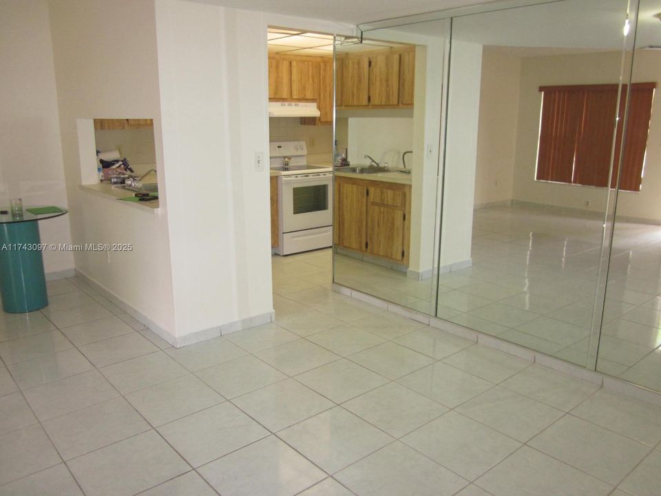 Recently Rented: $2,200 (2 beds, 2 baths, 750 Square Feet)