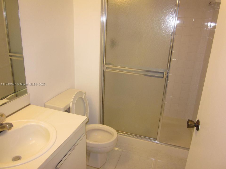 Recently Rented: $2,200 (2 beds, 2 baths, 750 Square Feet)