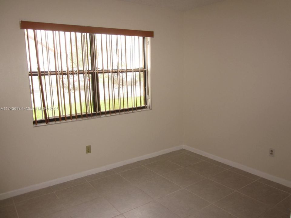 Recently Rented: $2,200 (2 beds, 2 baths, 750 Square Feet)