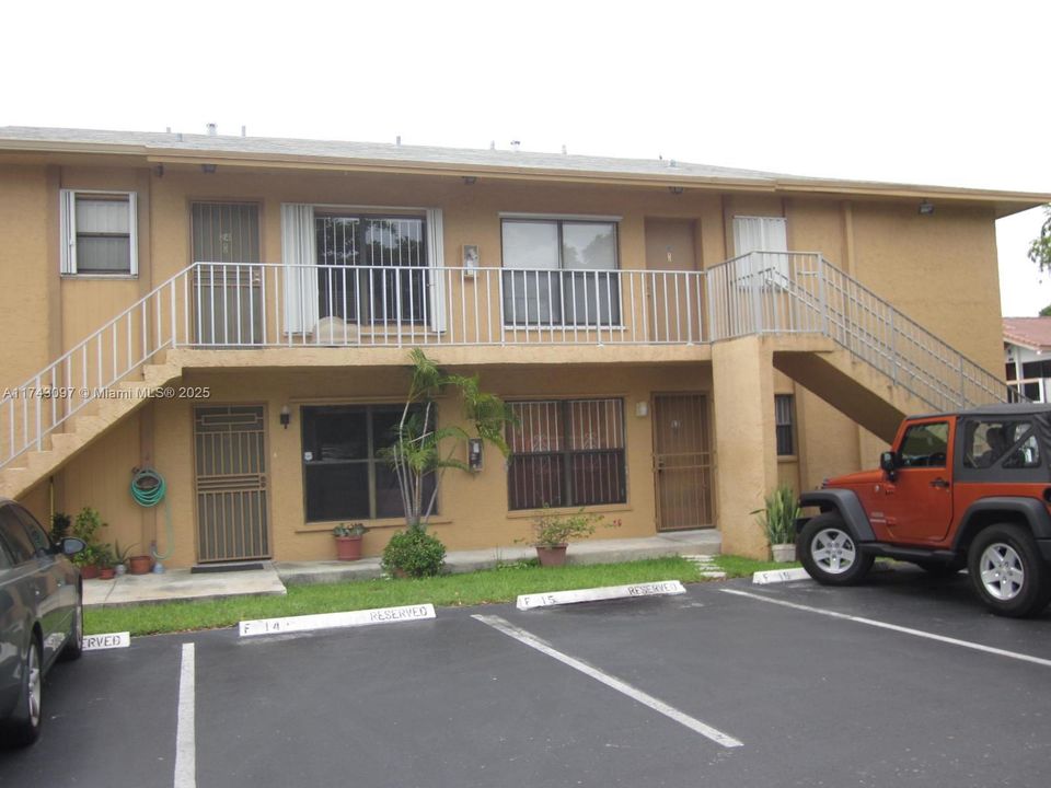 Recently Rented: $2,200 (2 beds, 2 baths, 750 Square Feet)