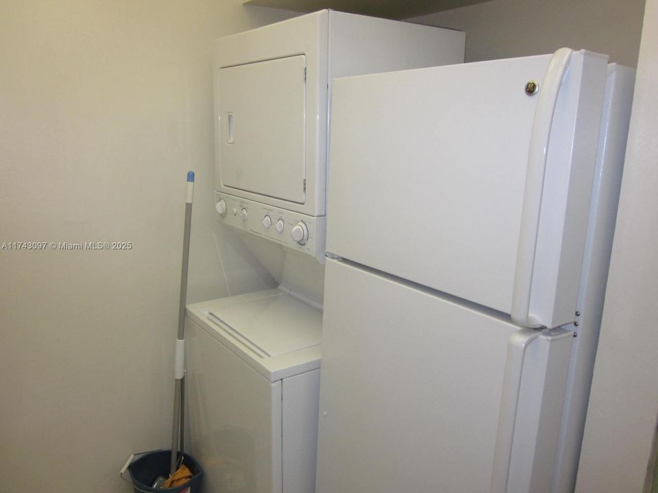 Recently Rented: $2,200 (2 beds, 2 baths, 750 Square Feet)