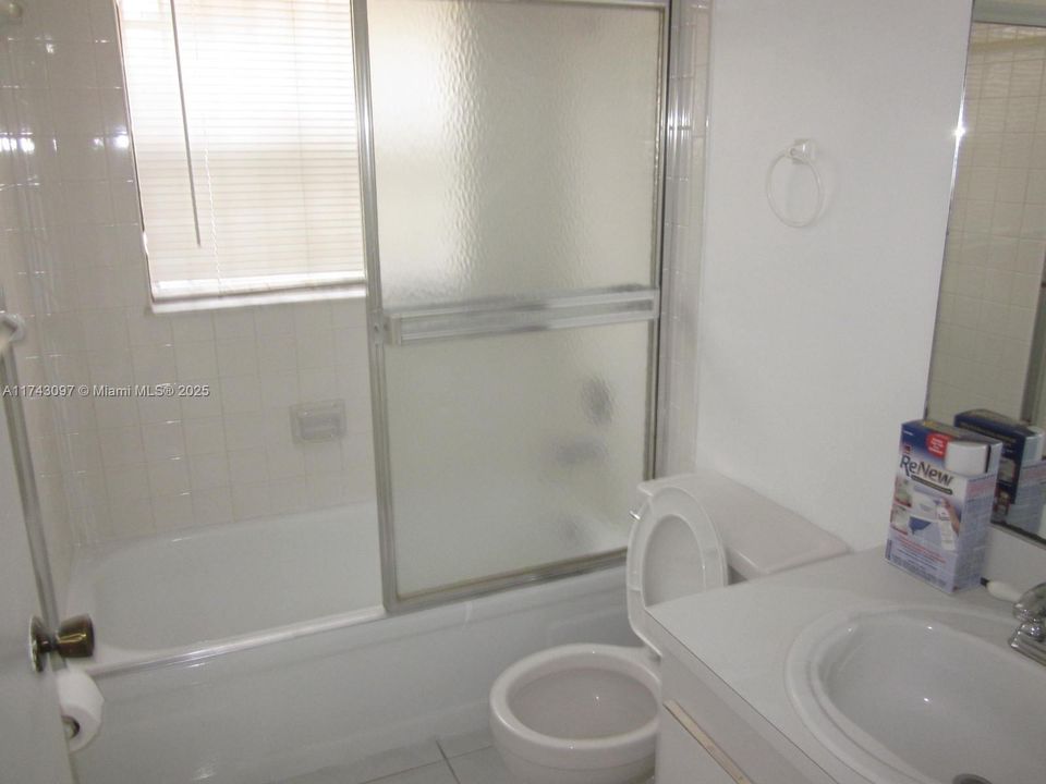 Recently Rented: $2,200 (2 beds, 2 baths, 750 Square Feet)