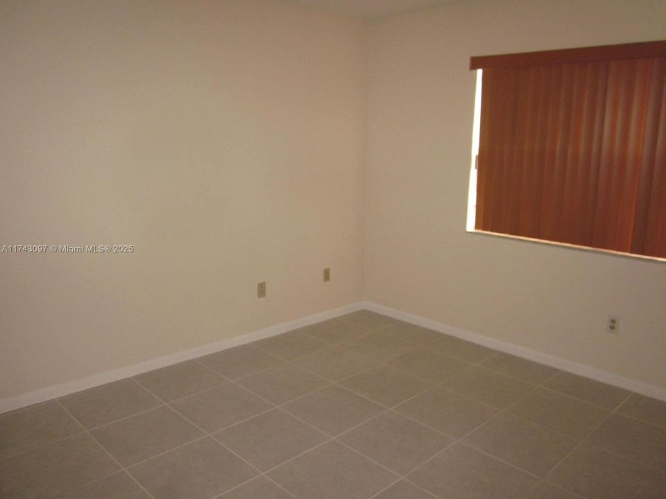 Recently Rented: $2,200 (2 beds, 2 baths, 750 Square Feet)