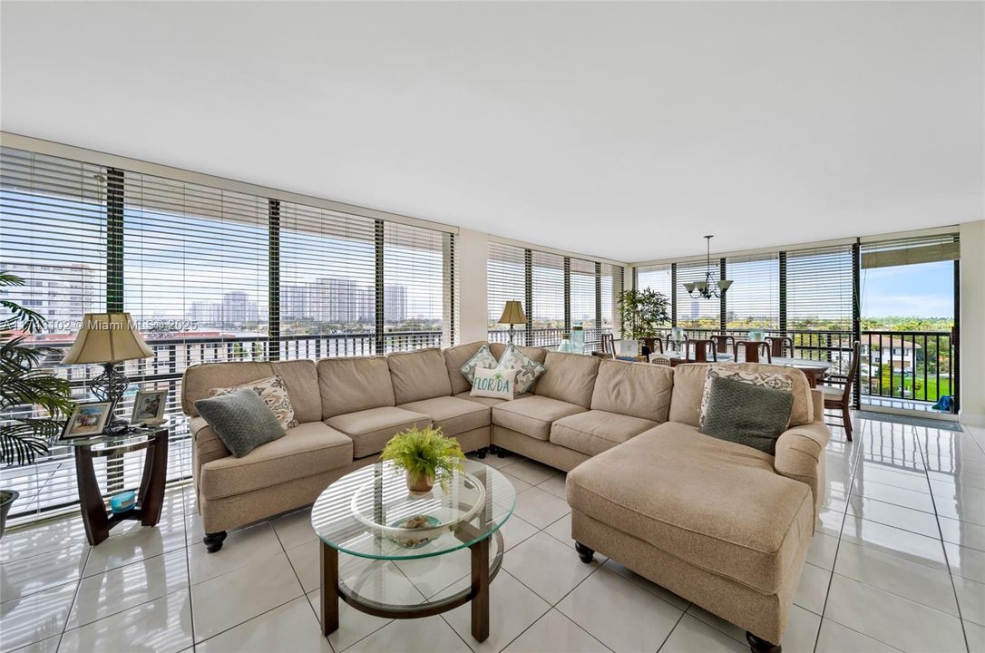 Recently Rented: $2,400 (2 beds, 2 baths, 1150 Square Feet)