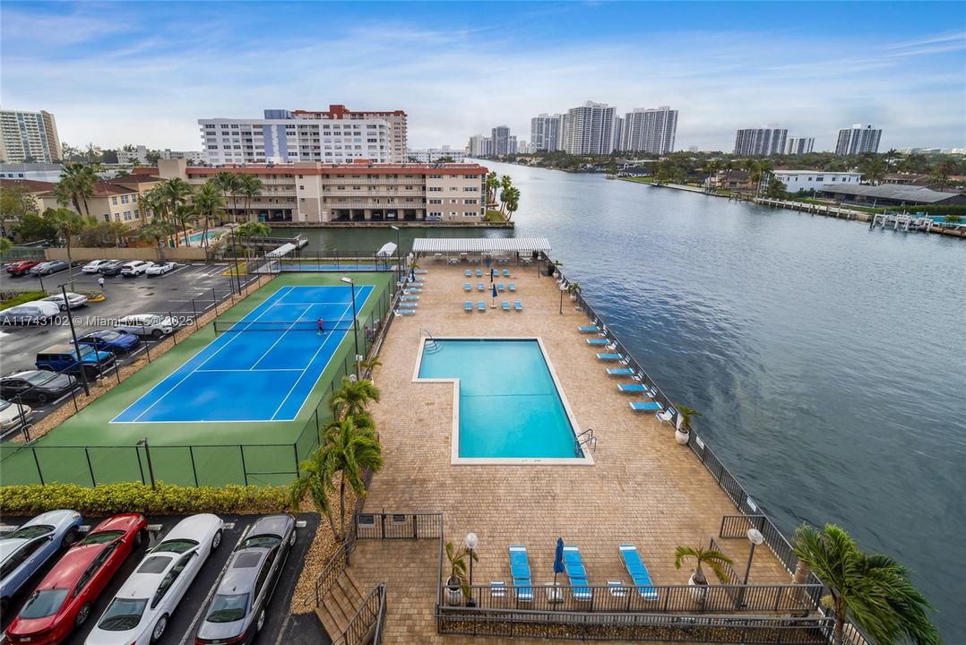 Recently Rented: $2,400 (2 beds, 2 baths, 1150 Square Feet)