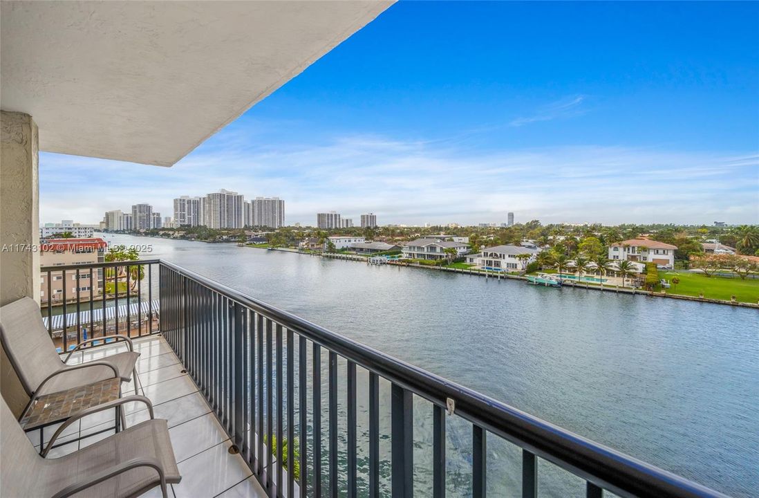 Recently Rented: $2,400 (2 beds, 2 baths, 1150 Square Feet)