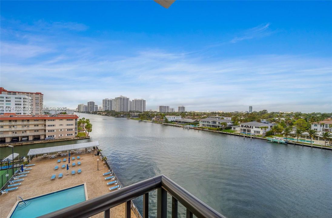 Recently Rented: $2,400 (2 beds, 2 baths, 1150 Square Feet)