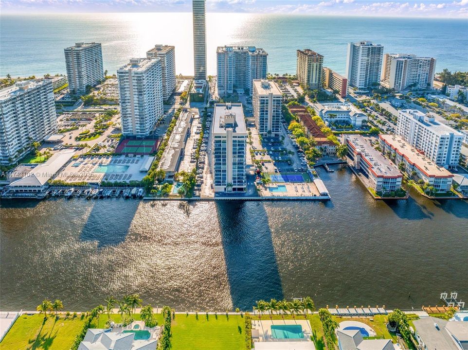 Recently Rented: $2,400 (2 beds, 2 baths, 1150 Square Feet)