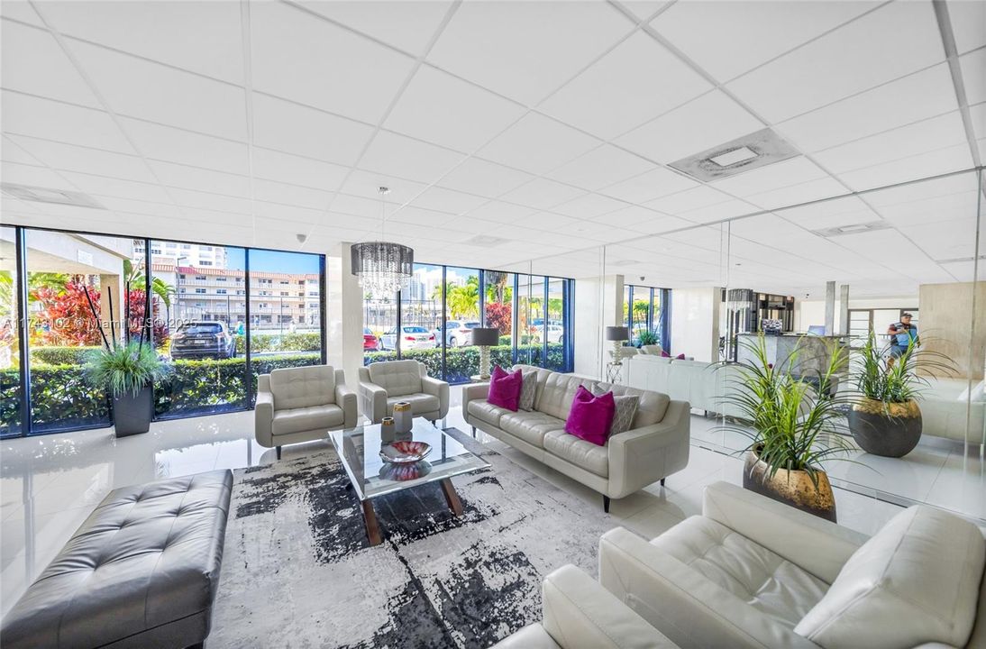 Recently Rented: $2,400 (2 beds, 2 baths, 1150 Square Feet)