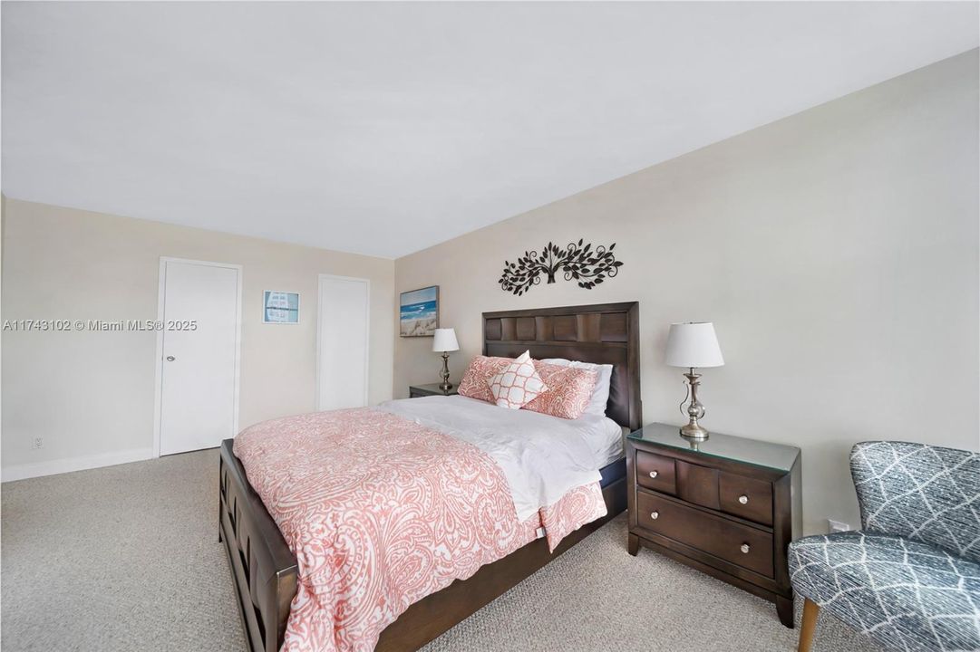 Recently Rented: $2,400 (2 beds, 2 baths, 1150 Square Feet)