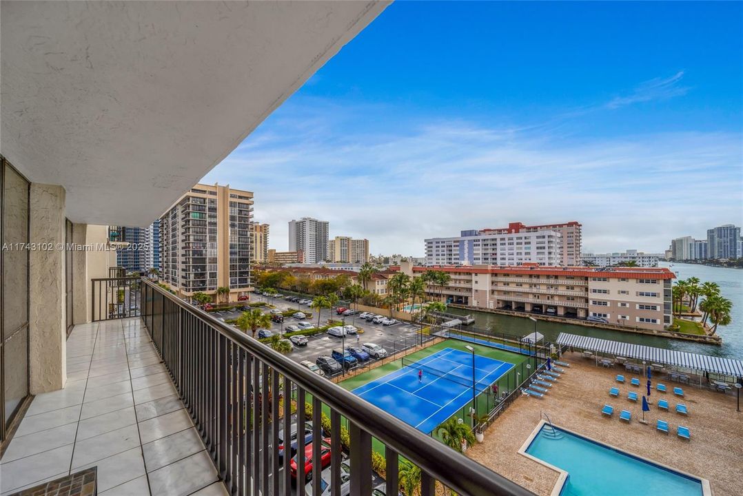 Recently Rented: $2,400 (2 beds, 2 baths, 1150 Square Feet)