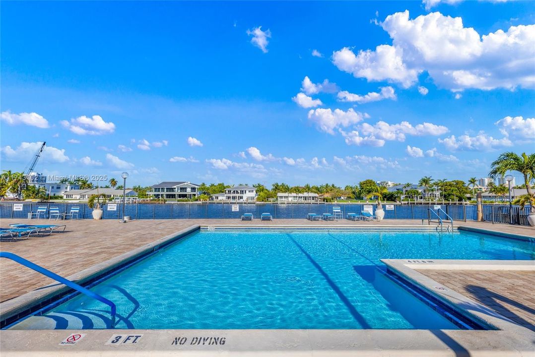 Recently Rented: $2,400 (2 beds, 2 baths, 1150 Square Feet)